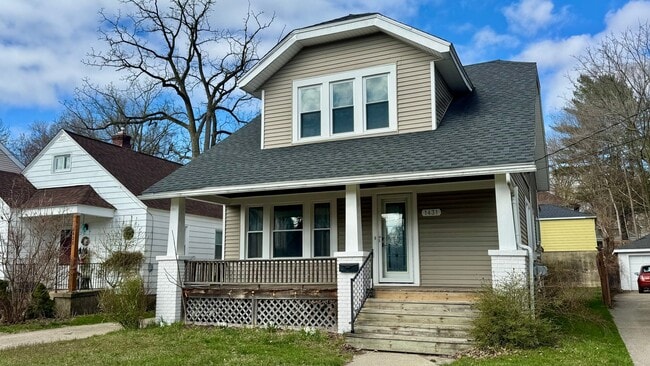 property at 1431 Pine Ave NW
