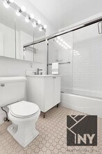 2 Maiden Ln in New York, NY - Building Photo - Building Photo