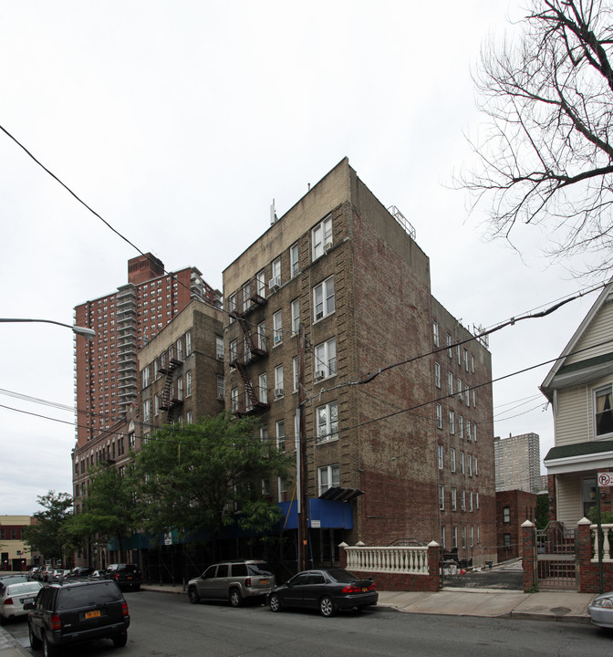 9-15 Adrian Ave in Bronx, NY - Foto de edificio