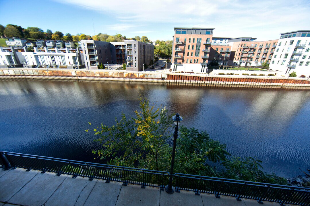 1915 N Water St in Milwaukee, WI - Building Photo