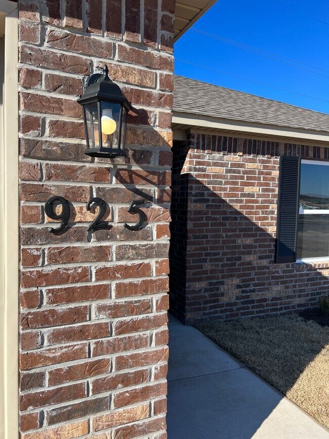925 Aiden Dr in Siloam Springs, AR - Building Photo - Building Photo