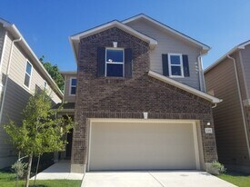 5911 Eckhert Rd in San Antonio, TX - Building Photo