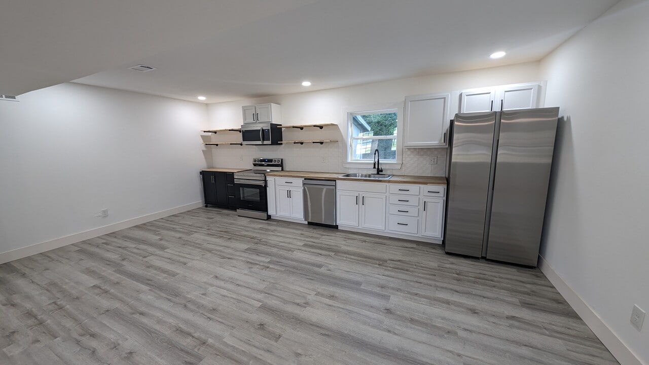 2824 Desert St, Unit A (lower level) in Pensacola, FL - Building Photo