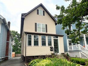 60 Montague Pl in Montclair, NJ - Building Photo - Building Photo