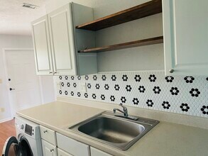 4613 Bayshore Dr, Unit B5 in Naples, FL - Building Photo - Building Photo