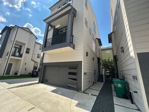 1537 W 24th St in Houston, TX - Foto de edificio - Building Photo