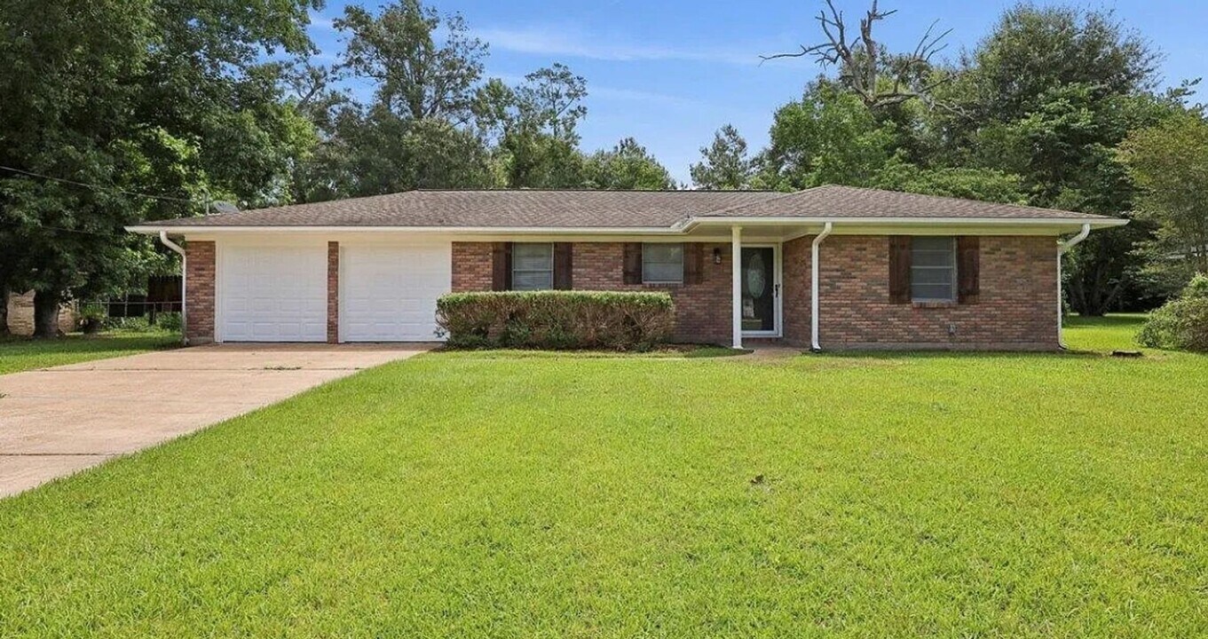 630 White Oak Dr in Lumberton, TX - Building Photo