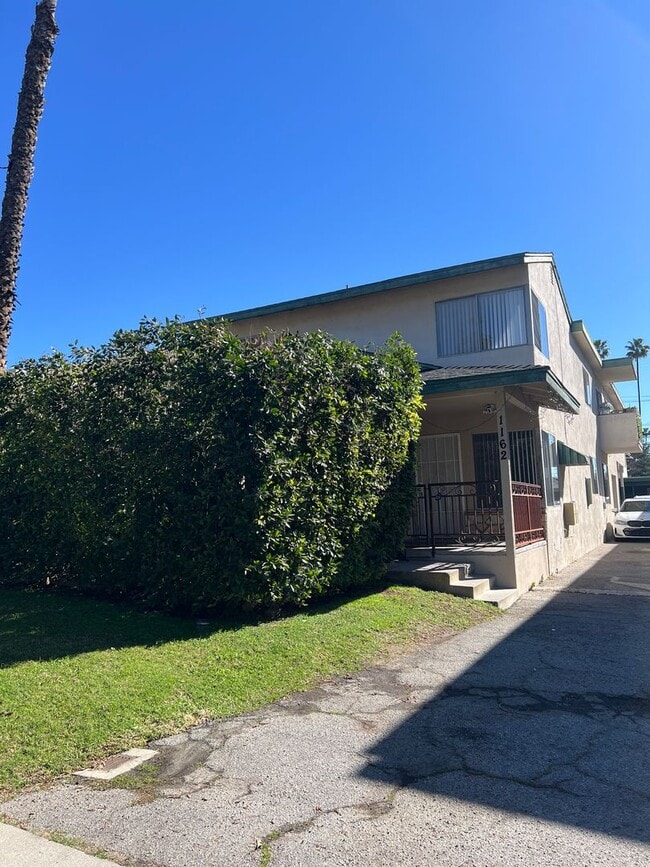 1162 Raymond Ave in Glendale, CA - Building Photo - Building Photo