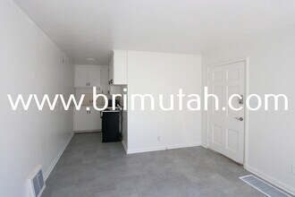 950 E Millcreek Way in Millcreek, UT - Building Photo - Building Photo