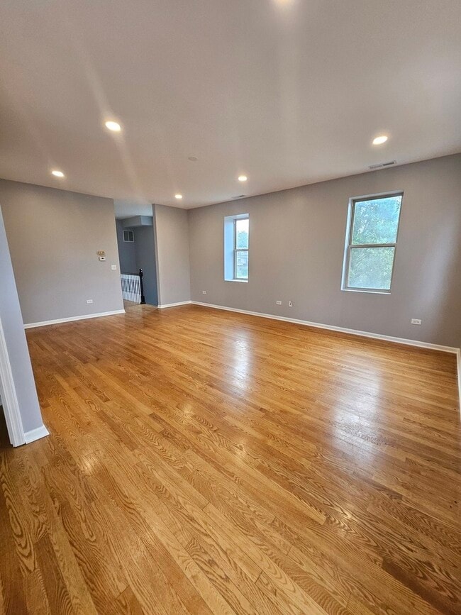 736 S Kedzie Ave in Chicago, IL - Building Photo - Building Photo
