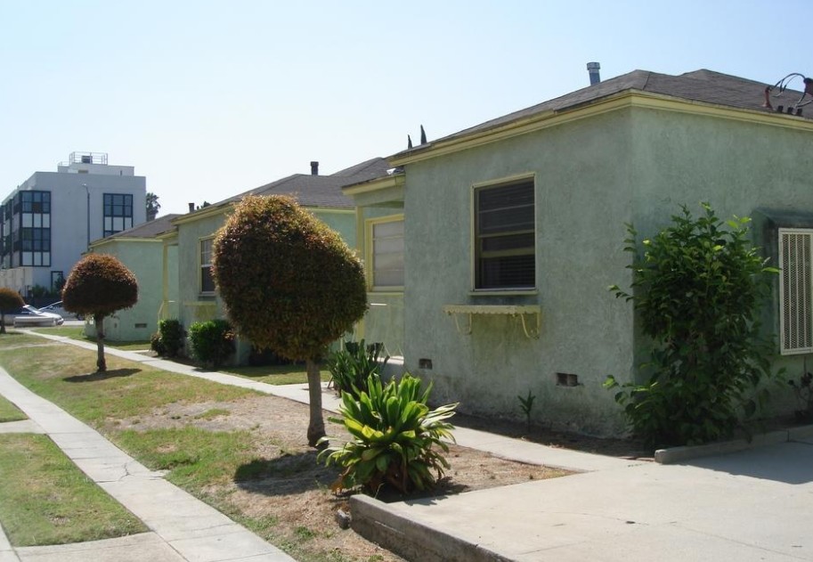 1827 S Redondo Blvd in Los Angeles, CA - Building Photo