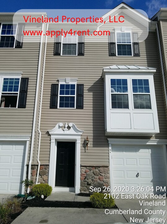 2102 E Oak Rd in Vineland, NJ - Building Photo