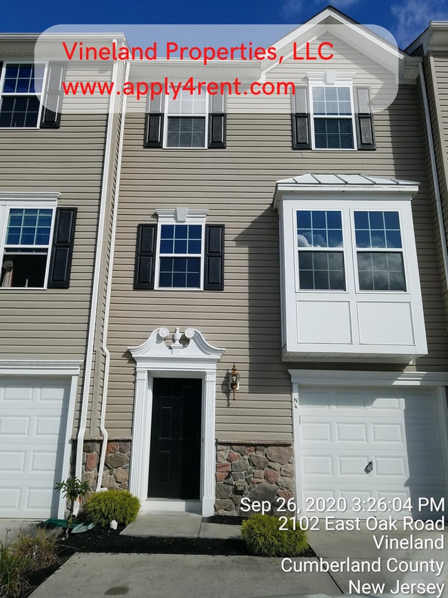 property at 2102 E Oak Rd