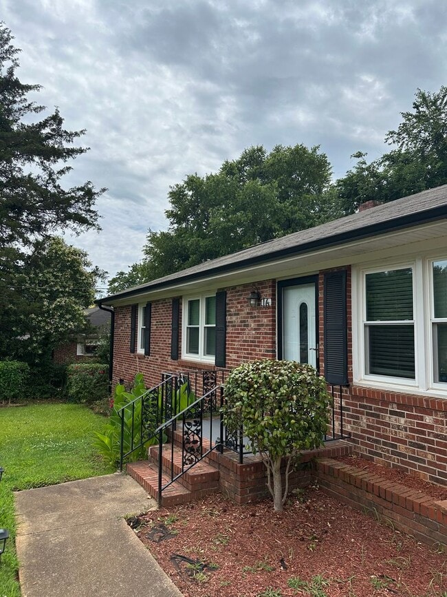16 Dunlap Dr in Greenville, SC - Building Photo - Building Photo