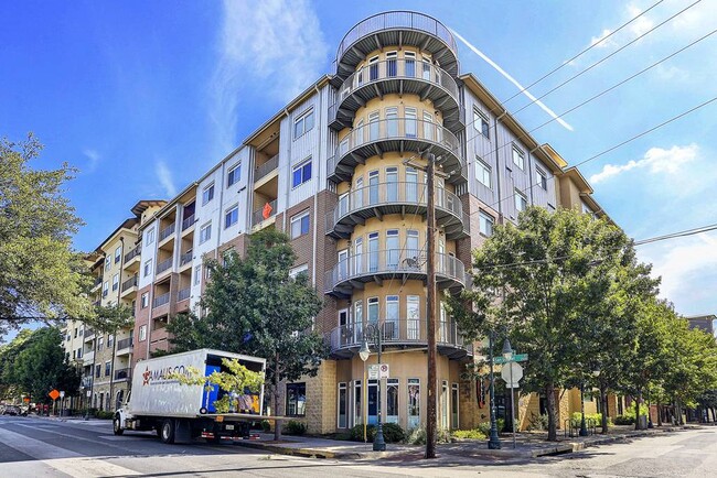 property at 910 W 25th St