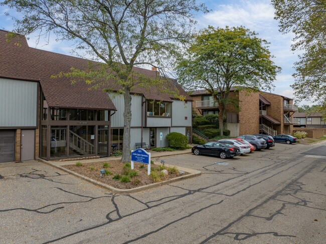 London Square Apartments in Canton, OH - Foto de edificio - Building Photo
