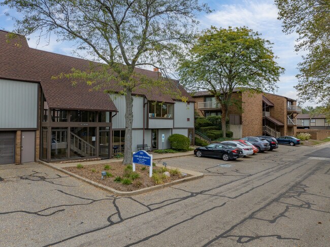 London Square Apartments in Canton, OH - Building Photo - Building Photo