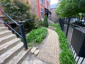 2340 W Thomas St in Chicago, IL - Building Photo - Building Photo