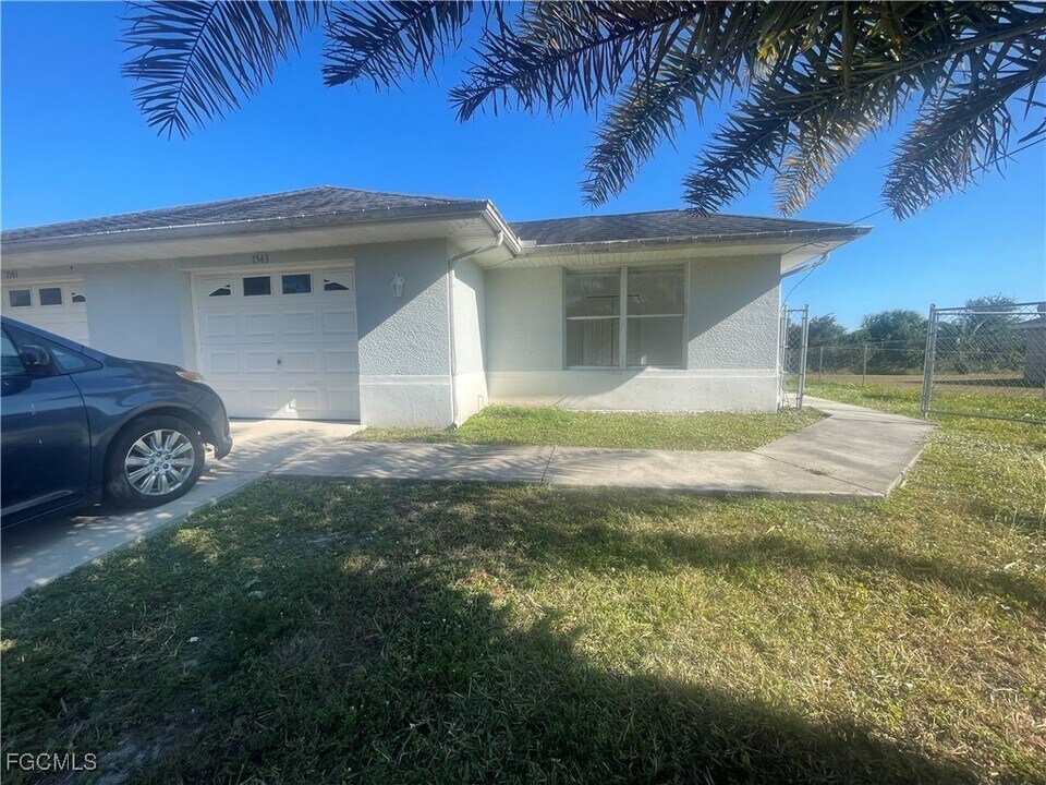 1543 Hightower Ave S in Lehigh Acres, FL - Building Photo