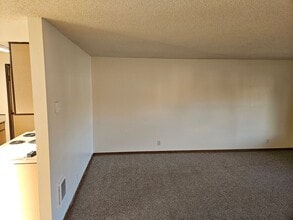 5217 F St in Springfield, OR - Building Photo - Building Photo