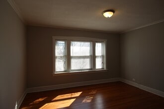 4402 W Belden Ave, Unit 2 in Chicago, IL - Foto de edificio - Building Photo
