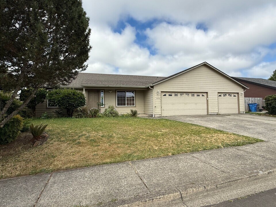 1604 NW 5th Ave in Battle Ground, WA - Foto de edificio