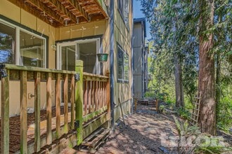 7535 SW Onnaf Ct in Tigard, OR - Foto de edificio - Building Photo