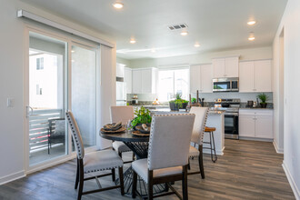 Vinifera Townhomes in San Luis Obispo, CA - Building Photo - Interior Photo