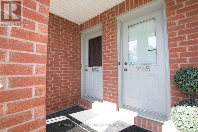 1683 Blohm Dr in Ottawa, ON - Building Photo - Building Photo
