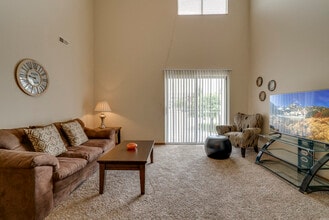 Pine Lake Heights Apartments in Lincoln, NE - Foto de edificio - Building Photo
