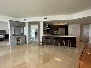 250 Sunny Isles Blvd in Sunny Isles Beach, FL - Building Photo - Building Photo