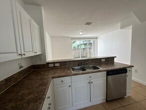2929 SE 2nd St, Unit 4 in Homestead, FL - Building Photo - Building Photo