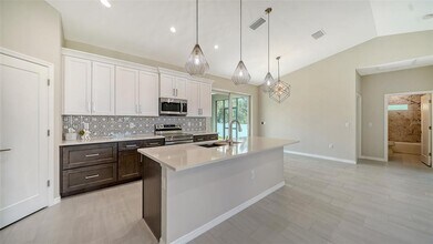 6227 Tropicaire Blvd in North Port, FL - Building Photo - Building Photo