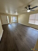 221 Roadrunner Ave in New Braunfels, TX - Building Photo - Building Photo