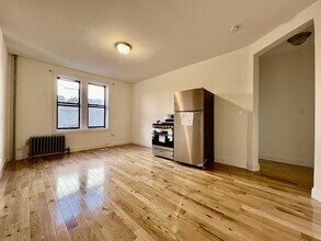 709 W 176th St, Unit 4F in New York, NY - Building Photo - Building Photo