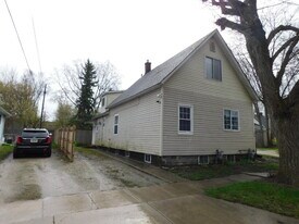 1418 12th St in Port Huron, MI - Building Photo