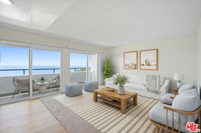 18004 Coastline Dr in Malibu, CA - Building Photo - Building Photo