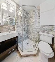 326 E 35th St, Unit LE in New York, NY - Building Photo - Building Photo