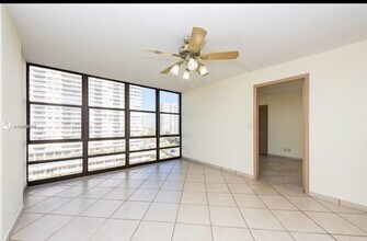 2049 S Ocean Dr, Unit 806 in Hallandale Beach, FL - Building Photo - Building Photo