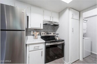 2311 E Union Hills Dr, Unit 2-2 in Phoenix, AZ - Building Photo - Building Photo