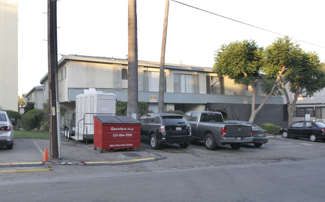 Granada Apartments in North Hollywood, CA - Building Photo - Building Photo