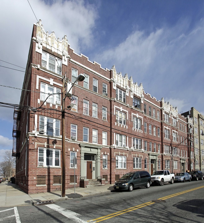 Spires Spruce in Newark, NJ - Building Photo
