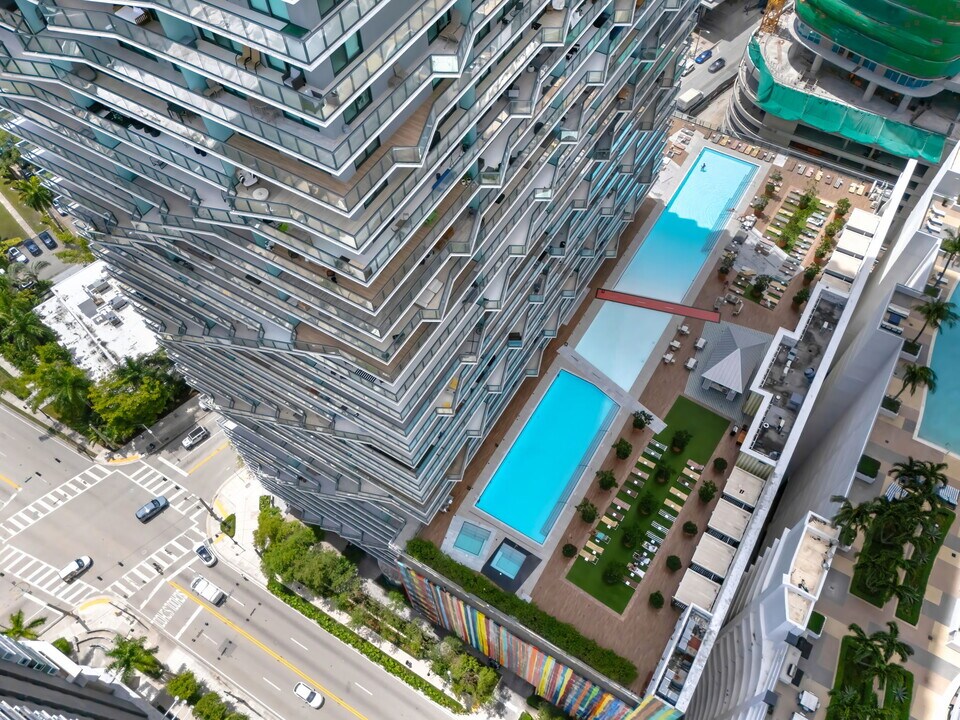 1300 S Miami Ave, Unit 4407 in Miami, FL - Building Photo