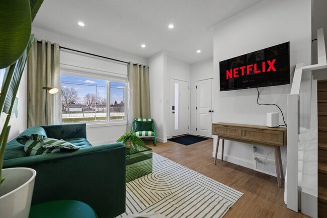 11017-11155 155 St NW