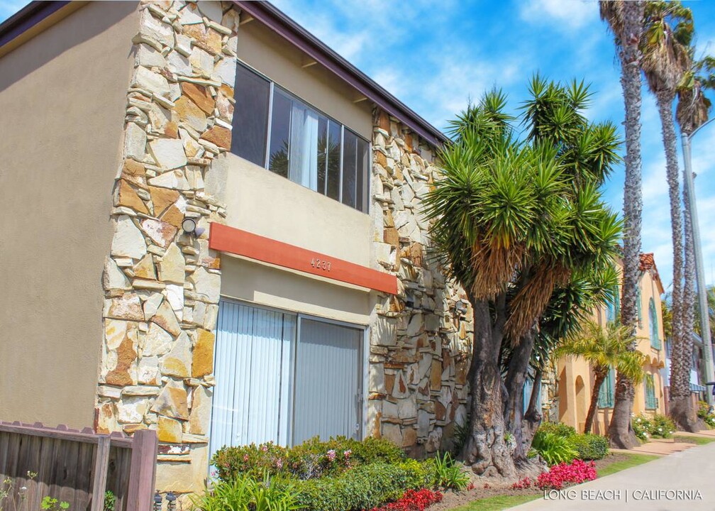 4th St Apartments in Long Beach, CA - Building Photo