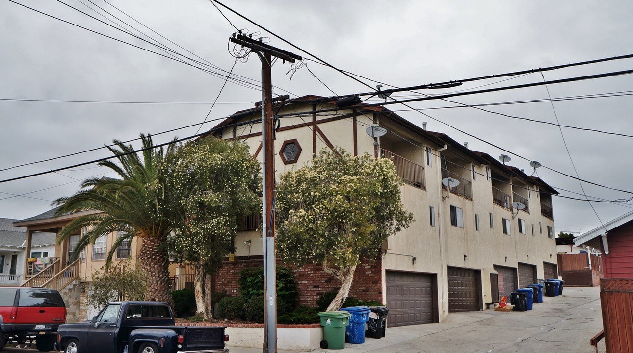 424 W Ofarrell St in San Pedro, CA - Foto de edificio