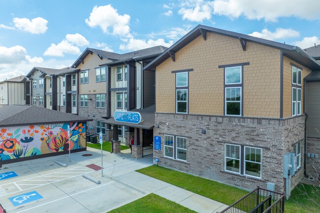 Lapiz Flats in Grand Prairie, TX - Building Photo - Building Photo