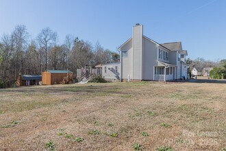 110 Mendover Dr in Jacksonville, NC - Foto de edificio - Building Photo