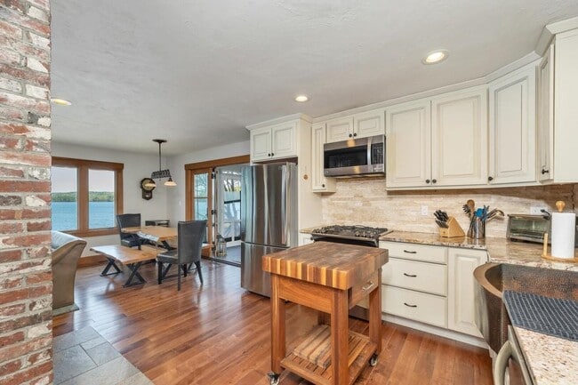 property at 19 Mirror Lake Dr