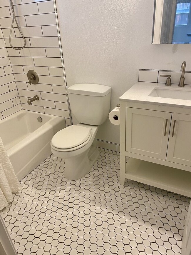 511 West St in Petaluma, CA - Building Photo - Building Photo